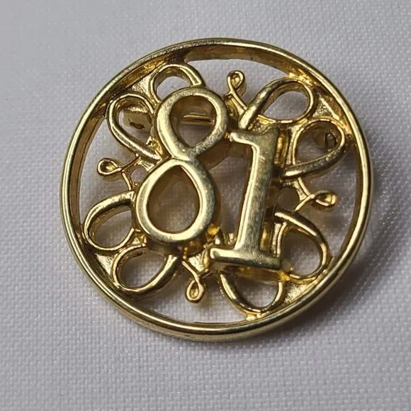 Vintage 1981 Avon President's Club Gold Tone Brooch Pin Award - Picture 2 of 5